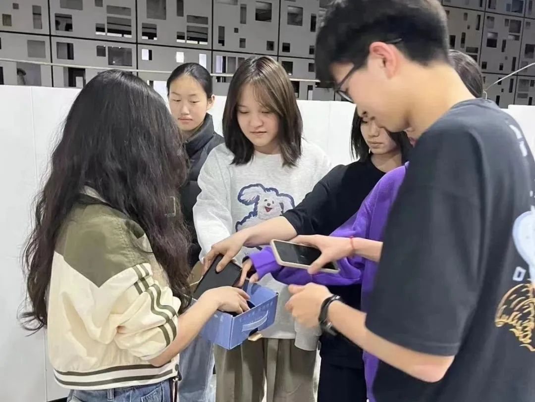 华一高考文化培训学校手机管理